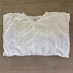 Peek Girls eyelet shirt size small (4/5)
White